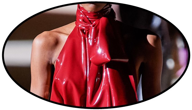 Латекс — это новый деним. Как Энтони Ваккарелло перепридумал женщину Saint Laurent