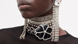 Чокеры с цветами — к весне. В это верят все, от Saint Laurent до скандинавских марок