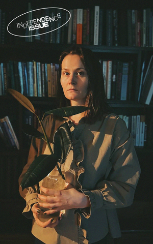 «В кризисе лучше работает поэзия, а не автофикшн». Оксана Васякина о литературе после катастрофы